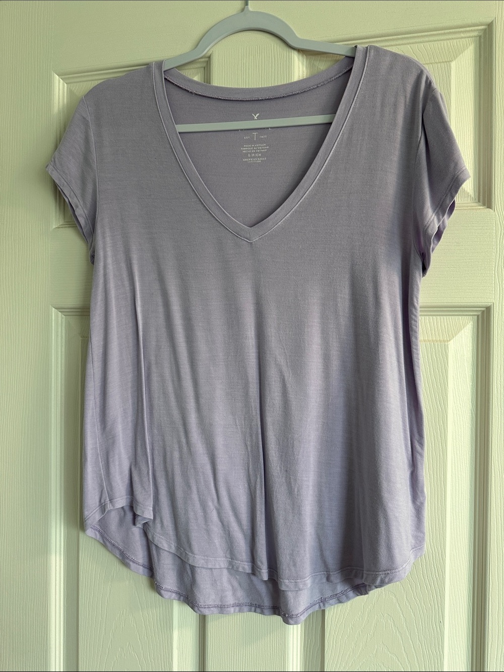 American Eagle Outfitters Lavender V-Neck Short Sleeve Tee